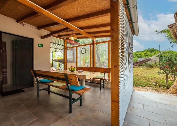 Amazing Home In Kavran With Wifi